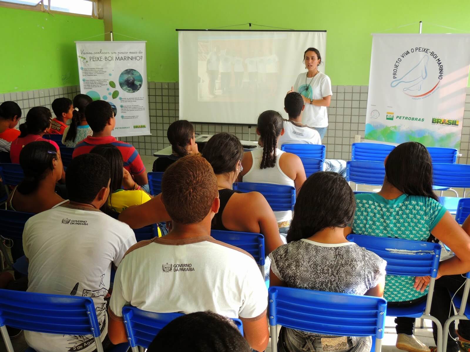 Imagem de Estudantes de Lucena recebem equipe do Projeto Viva o Peixe-Boi Marinho