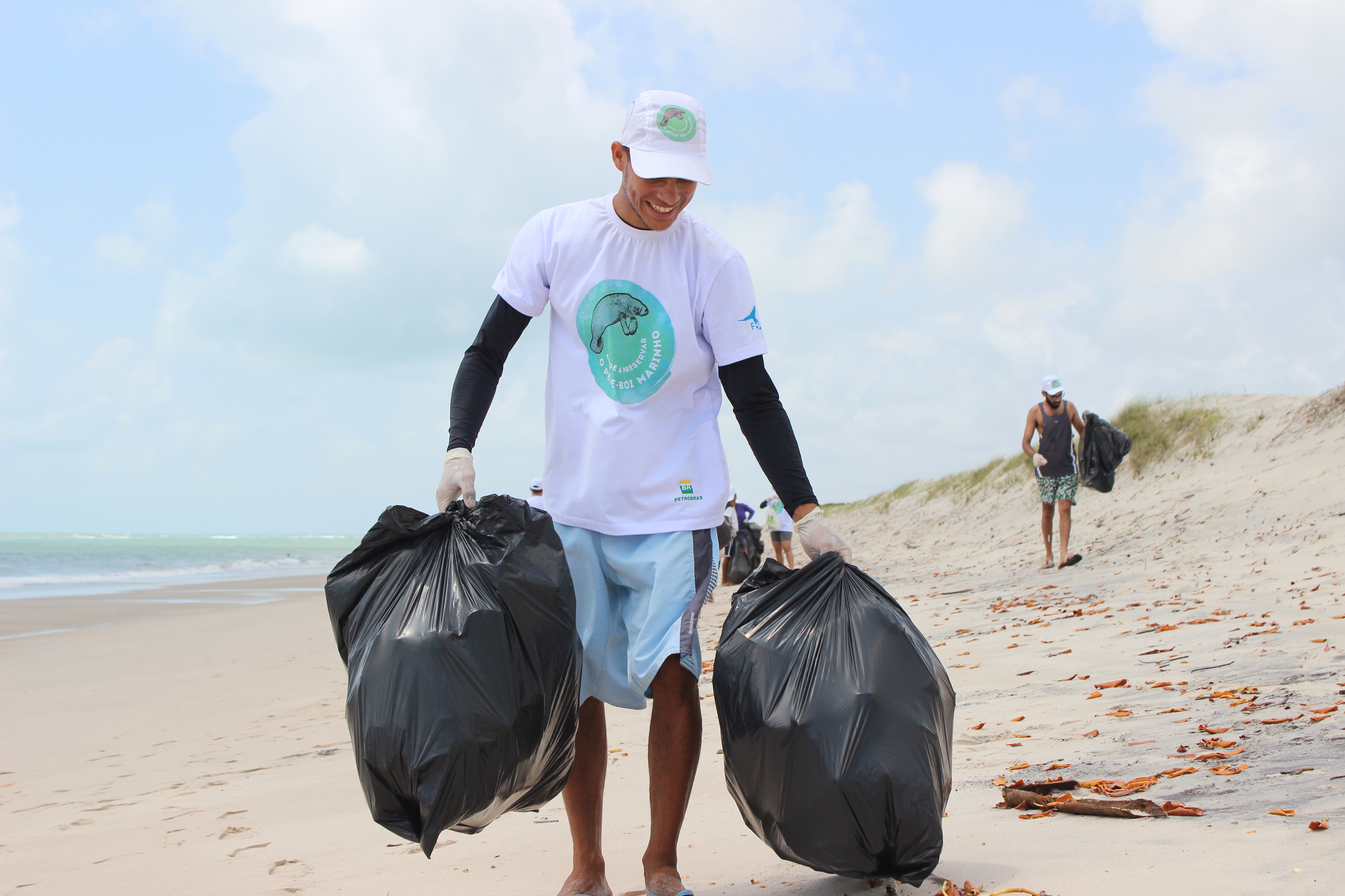 Imagem de Dia Mundial de Limpeza de Rios e Praias: confira a programação do Projeto Viva o Peixe-Boi-Marinho para SE, PB e ES