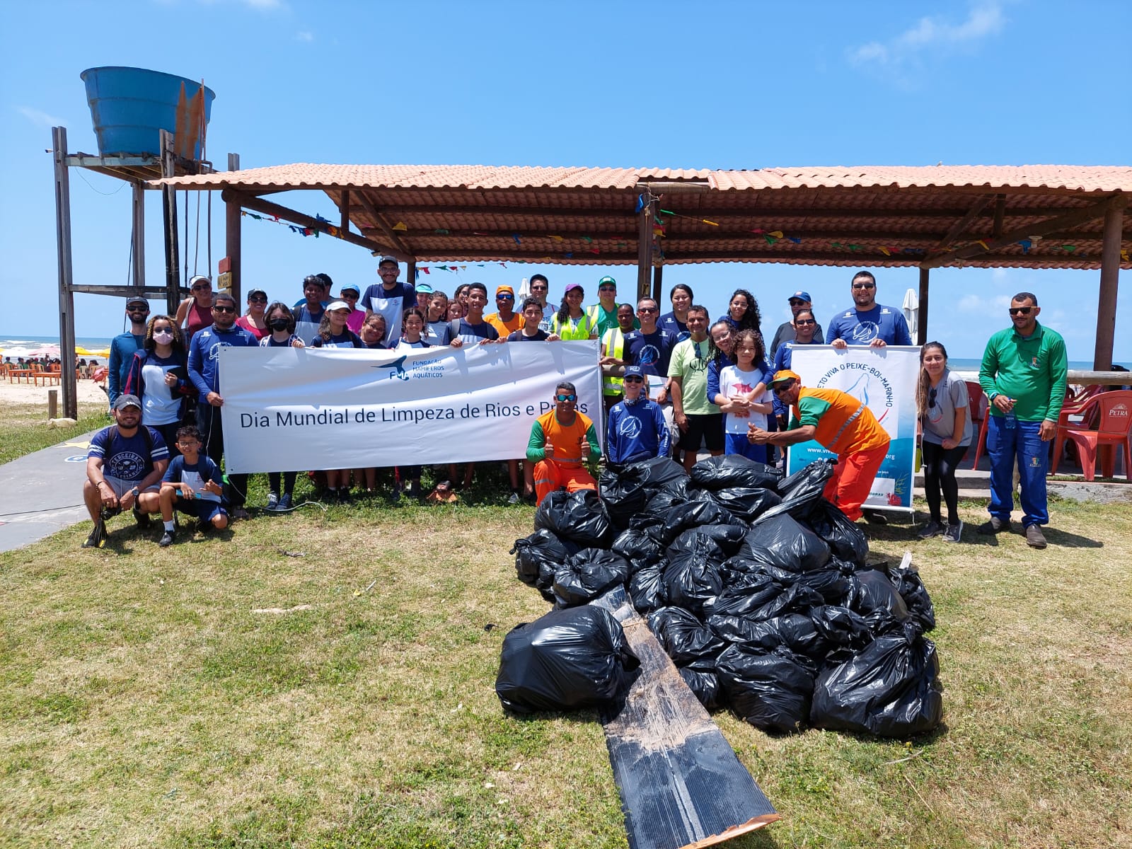 Imagem 5 de Com a ajuda de voluntários, FMA e Projeto Viva o Peixe-Boi-Marinho retiram mais de uma tonelada de resíduos de praias do Nordeste e Sudeste